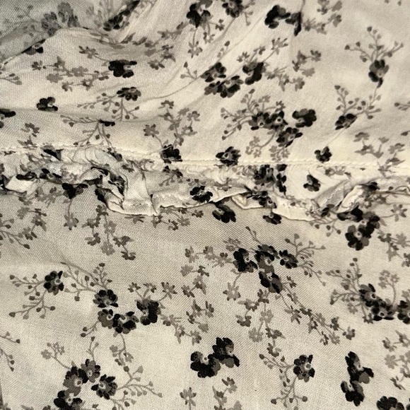 Old Navy Floral Blouse - Picture 3 of 4